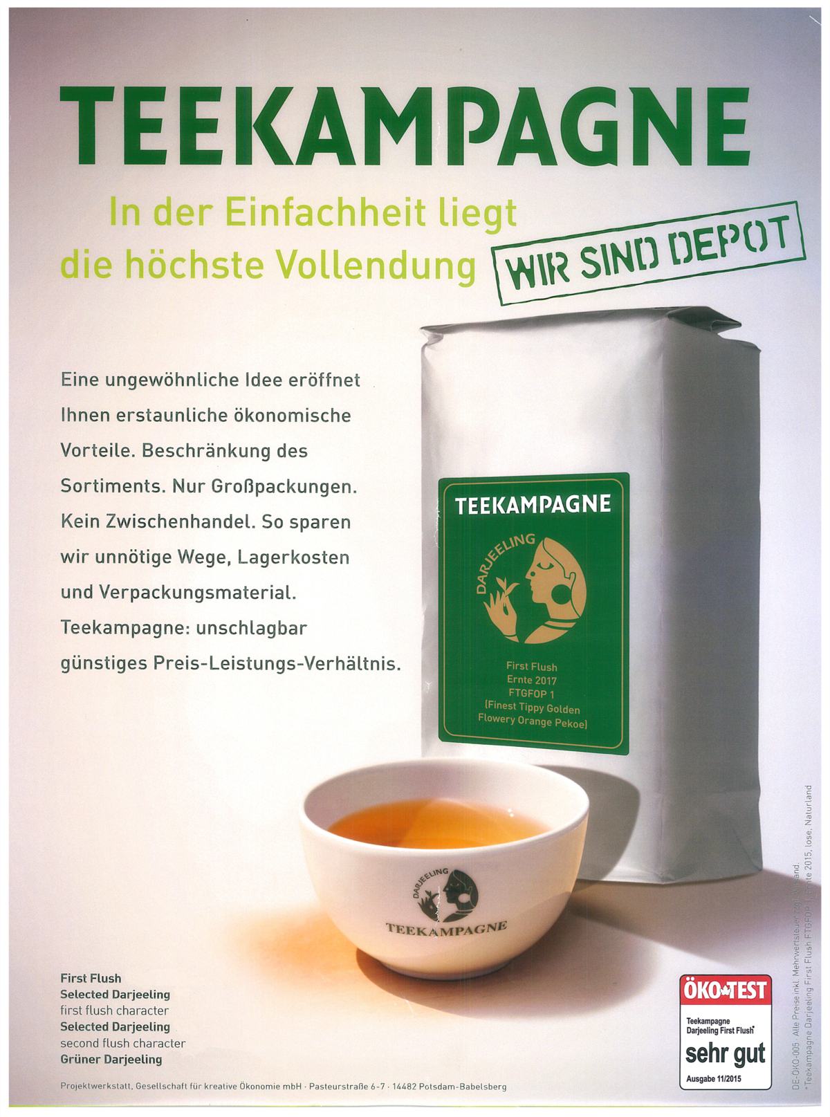 Plakat zur Teekampagne mit großem Teepaket und Teetasse. Beworben wird Darjeeling-Tee im Großpack mit dem Hinweis auf günstiges Preis-Leistungs-Verhältnis.